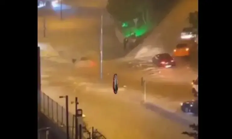 Наводнения в Анкара, има разрушени пътища - Tribune.bg