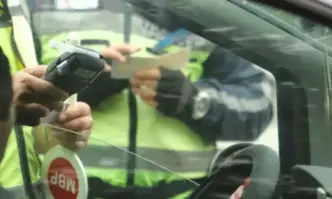 Шофьор нападна полицаи по време на проверка