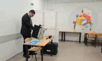 Ивайло Мирчев гласува с машина за една различна България