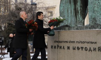 Кирил Петков посрещна премиера на Северна Македония в София