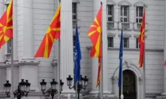 Фон дер Лайен иска Скопие да приключи с конституционните промени