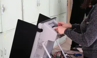 Теглят номерата на машините, които ще бъдат удостоверени за съответствие за изборите