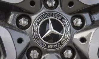 Mercedes изтегля в САЩ 324 000 автомобила на до 10 години