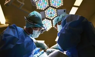 По време на мозъчна операция: Жена приготви панирани маслини